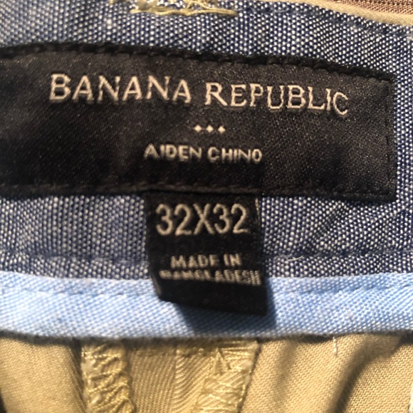Banana Republic Khaki Pant - Picture 3 of 3